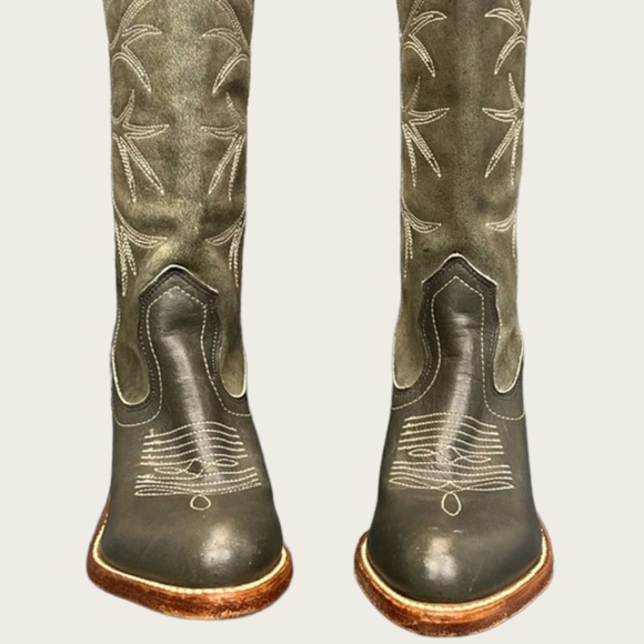 SOLD Vintage Frye Western green leather heeled coastal cowgirl boots - Picture 3 of 12